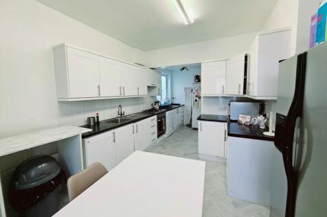 85138 house cranbourne gardens london greater lon