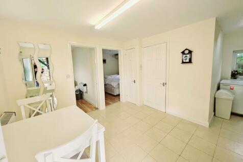 85138 house cranbourne gardens london greater lon