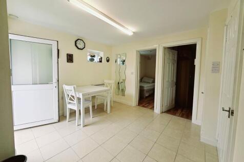 85138 house cranbourne gardens london greater lon