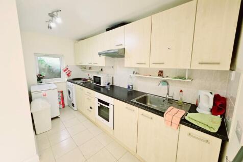 85138 house cranbourne gardens london greater lon