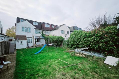 85138 house cranbourne gardens london greater lon