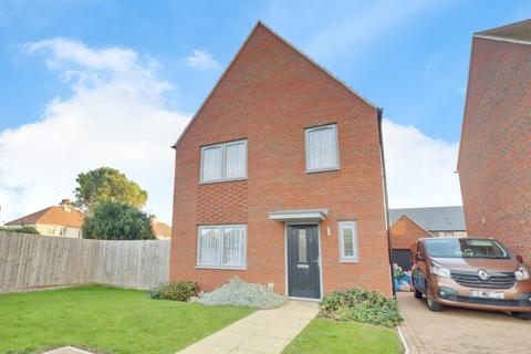 4 bedroom detached house for sale, Turbot Drive, Great Wakering, SS3