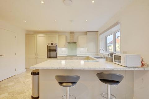 4 bedroom detached house for sale, Turbot Drive, Great Wakering, SS3