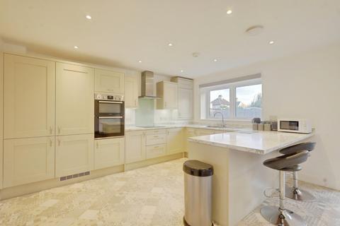 4 bedroom detached house for sale, Turbot Drive, Great Wakering, SS3