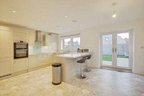 4 bedroom detached house for sale, Turbot Drive, Great Wakering, SS3