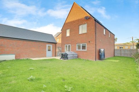 4 bedroom detached house for sale, Turbot Drive, Great Wakering, SS3