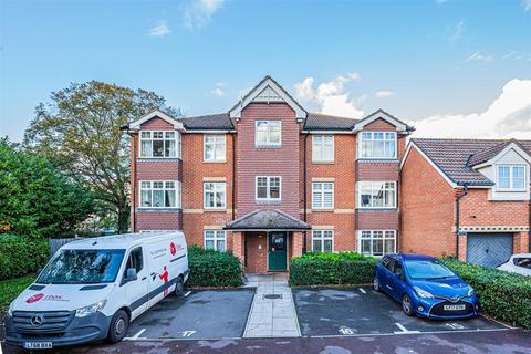 15 Nursery Gardens, Hounslow, TW4 5EY