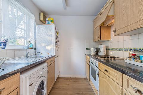15 Nursery Gardens, Hounslow, TW4 5EY