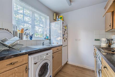 15 Nursery Gardens, Hounslow, TW4 5EY