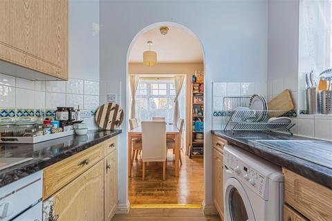 15 Nursery Gardens, Hounslow, TW4 5EY