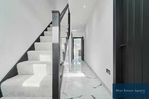 undefined, Meadow Road, Feltham, TW13