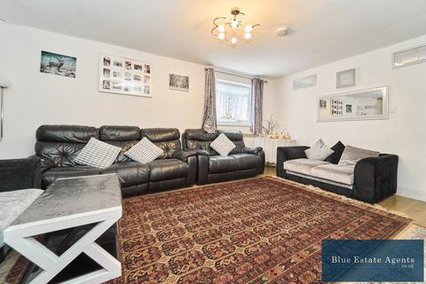 2 bedroom flat for sale, Oakley Close, Isleworth, TW7