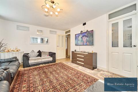 2 bedroom flat for sale, Oakley Close, Isleworth, TW7
