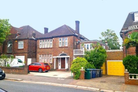 6 bedroom Detached for sale