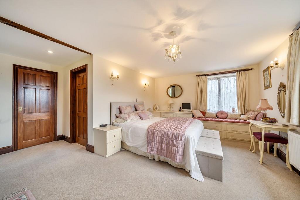 Bedroom 1.jpg