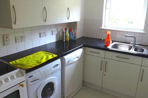 3 bedroom apartment to rent, Elmfield Way, Maida Vale, London W9