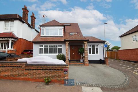 undefined, Monkhams Avenue, Woodford Green IG8