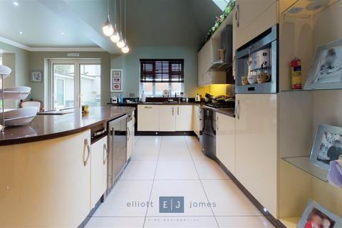 undefined, Monkhams Avenue, Woodford Green IG8