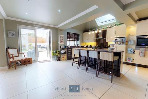 undefined, Monkhams Avenue, Woodford Green IG8