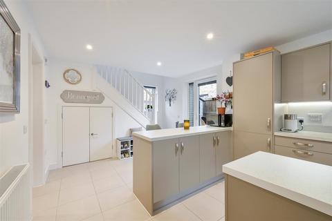 Nailsworth Crescent, Merstham RH1