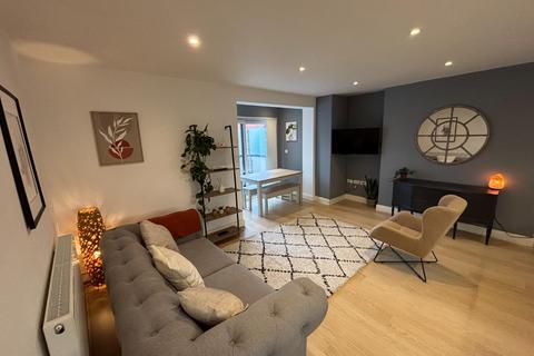 2 bedroom apartment for sale, West Walk, Leicester