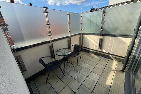 2 bedroom apartment for sale, West Walk, Leicester