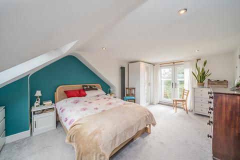 undefined, Longford Road, Twickenham TW2
