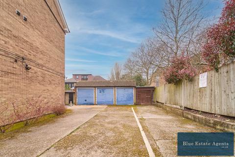 2 bedroom ground floor flat for sale, Lampton Road, Hounslow, TW3