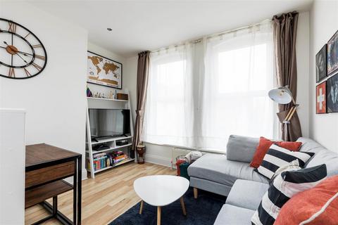 2 bedroom flat to rent, WAVERLEY ROAD, SOUTHSEA, PO5 2PF
