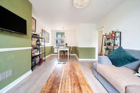 3 bedroom terraced house to rent, Brockesby Walk, Bury St Edmunds, IP33