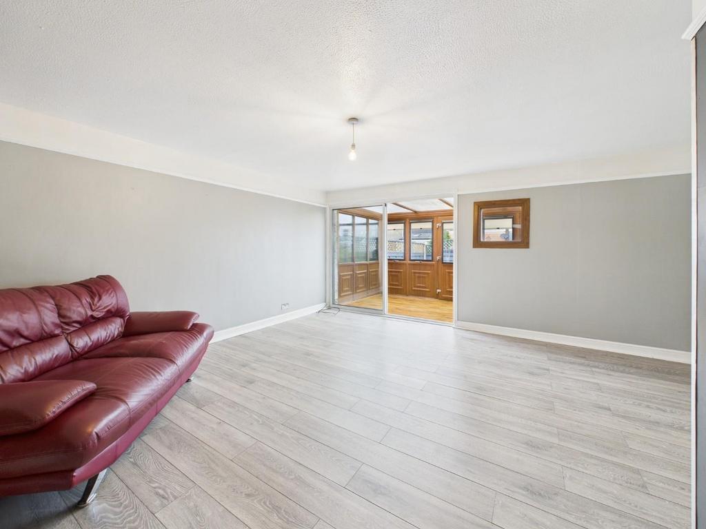 CAM04899 G0-PR0226-STILL016.jpg