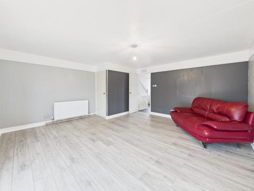 CAM04899 G0-PR0226-STILL013.jpg