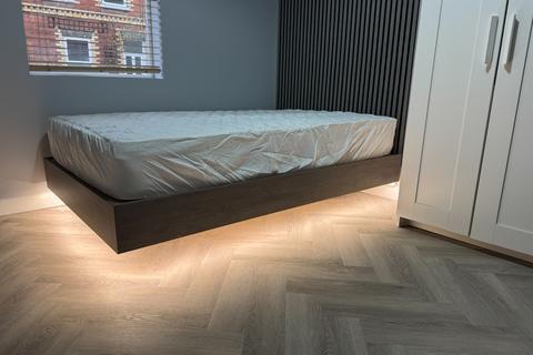 undefined, Essex Street, Reading, Berkshire, RG2 0EH