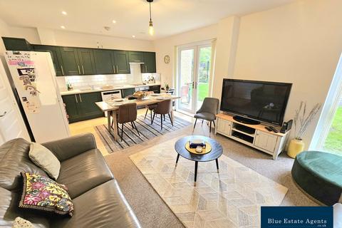 undefined, Hunting Place, Hounslow, TW5