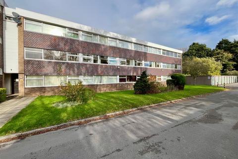 3 bedroom flat for sale, St. Marys Mount, Cottingham