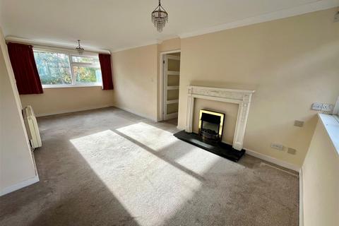 3 bedroom flat for sale, St. Marys Mount, Cottingham