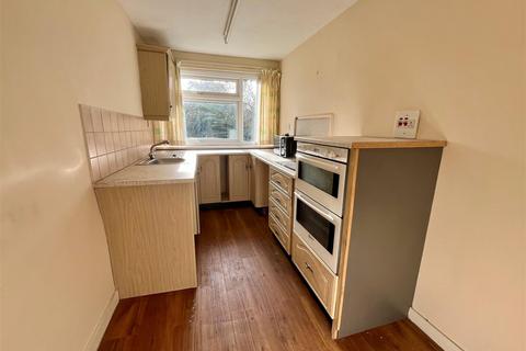 3 bedroom flat for sale, St. Marys Mount, Cottingham