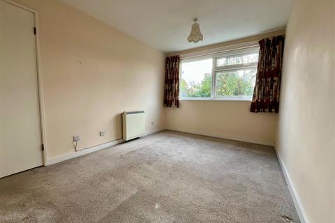 3 bedroom flat for sale, St. Marys Mount, Cottingham