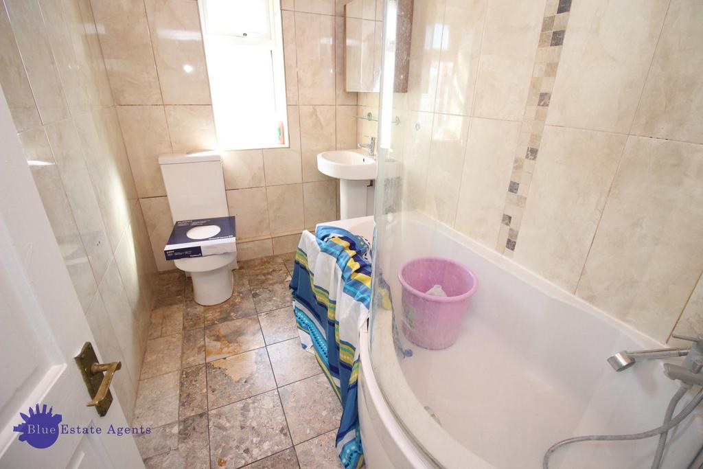 Family Bathroom Suite