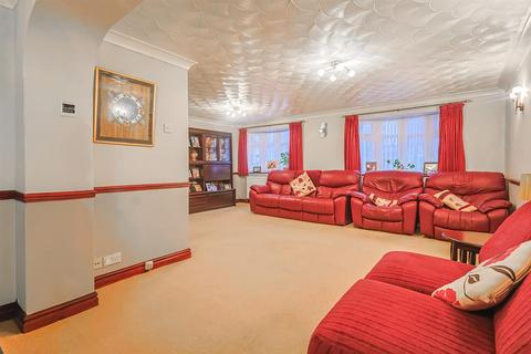 3 bedroom semi-detached house for sale, Exmouth Drive, Rayleigh SS6
