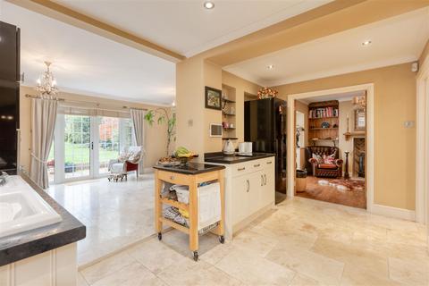 4 bedroom semi-detached house for sale, Stotfold Road, "Church End", Arlesey SG15 6XT