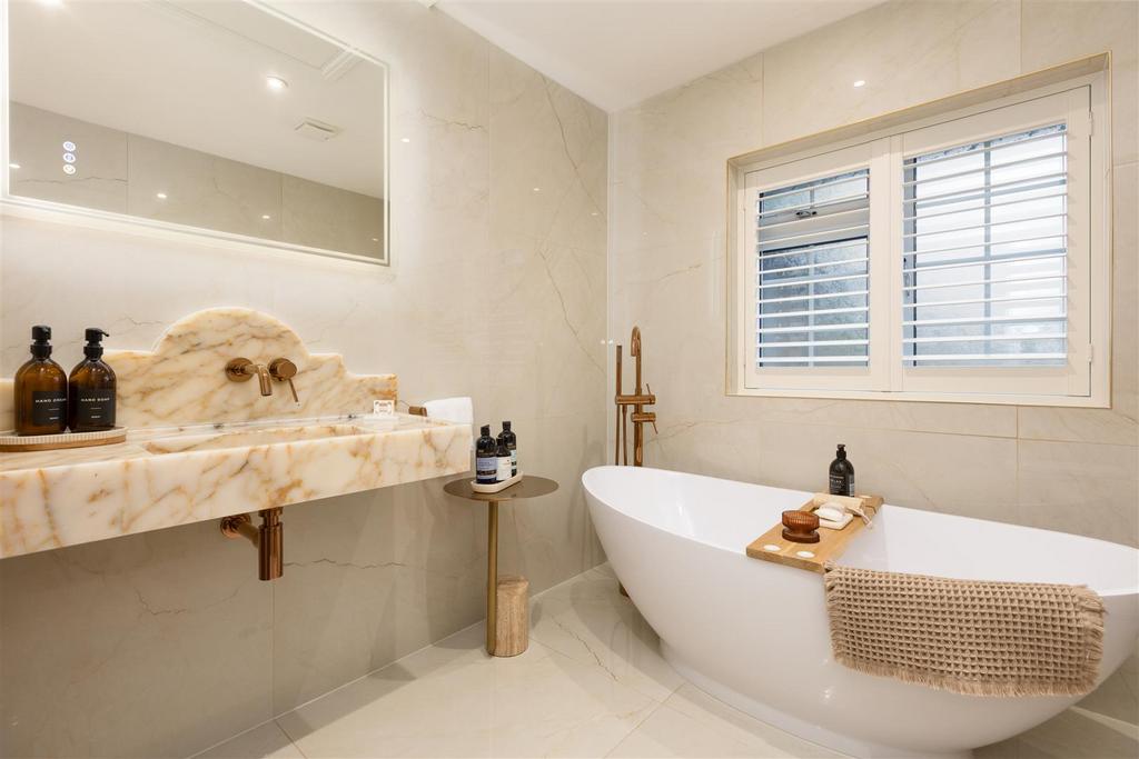 En-suite bathroom
