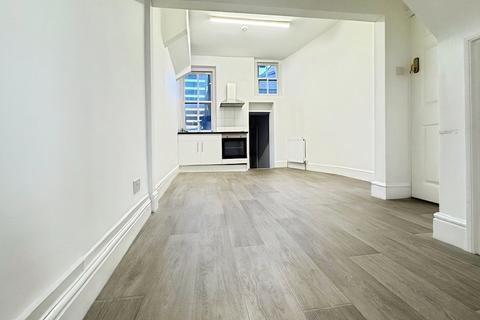 1 bedroom flat to rent, The Pavement, London, SW4