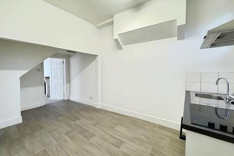 1 bedroom flat to rent, The Pavement, London, SW4