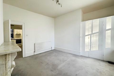 1 bedroom flat to rent, The Pavement, London, SW4