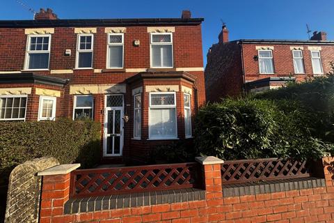 3 bedroom terraced house to rent, Liverpool Road, Eccles,