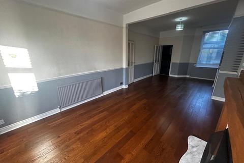 3 bedroom terraced house to rent, Liverpool Road, Eccles,