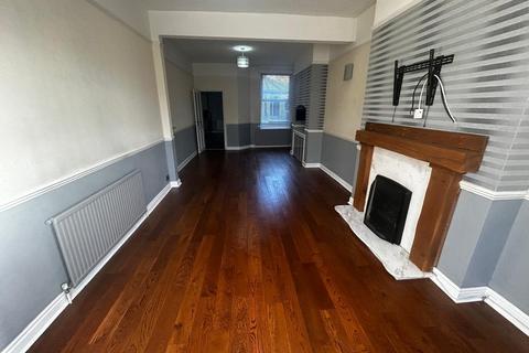 3 bedroom terraced house to rent, Liverpool Road, Eccles,