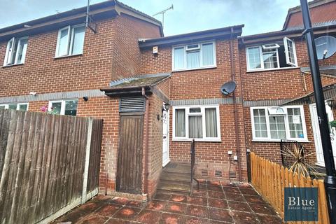 2 bedroom end of terrace house for sale, Ambleside Drive, Feltham, TW14