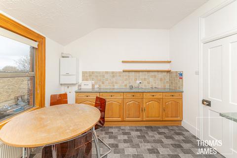 undefined, Aldermans Hill, London, N13